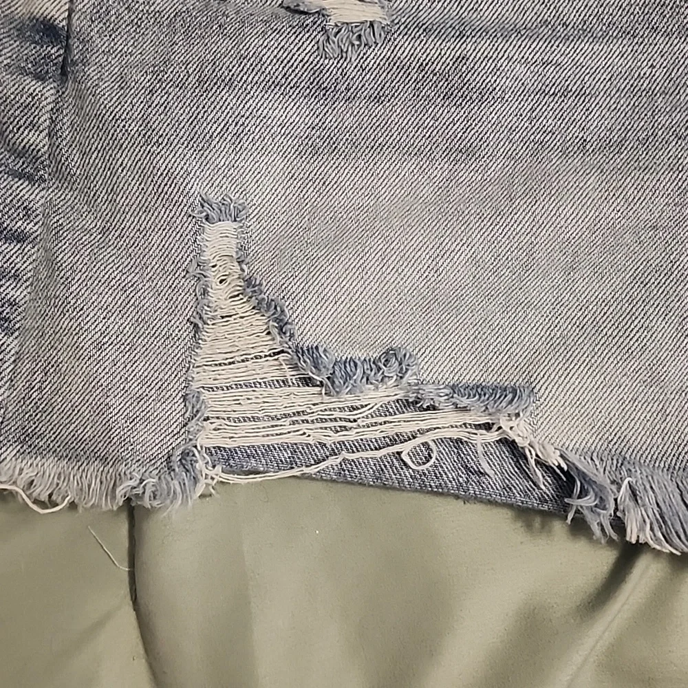 Shorts - Picture 2 of 3